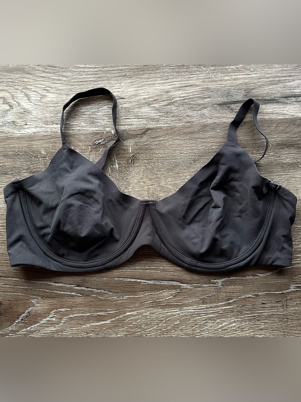 SKIMS Black Underwire Bra - Smooth Matte Finish